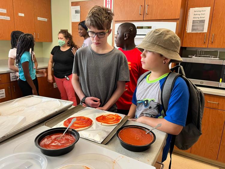 students making pizzas