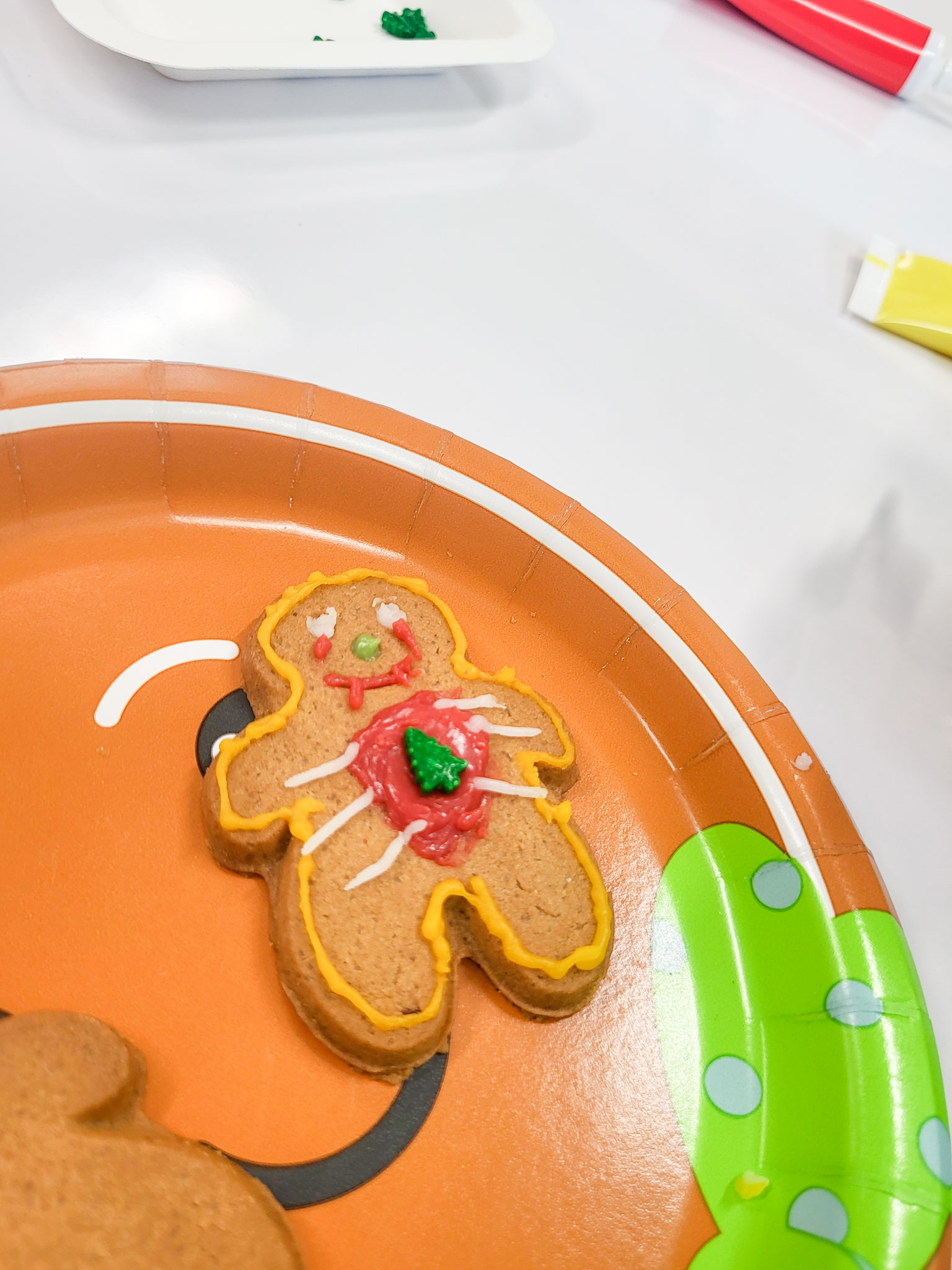 Decorating Gingerbread Men