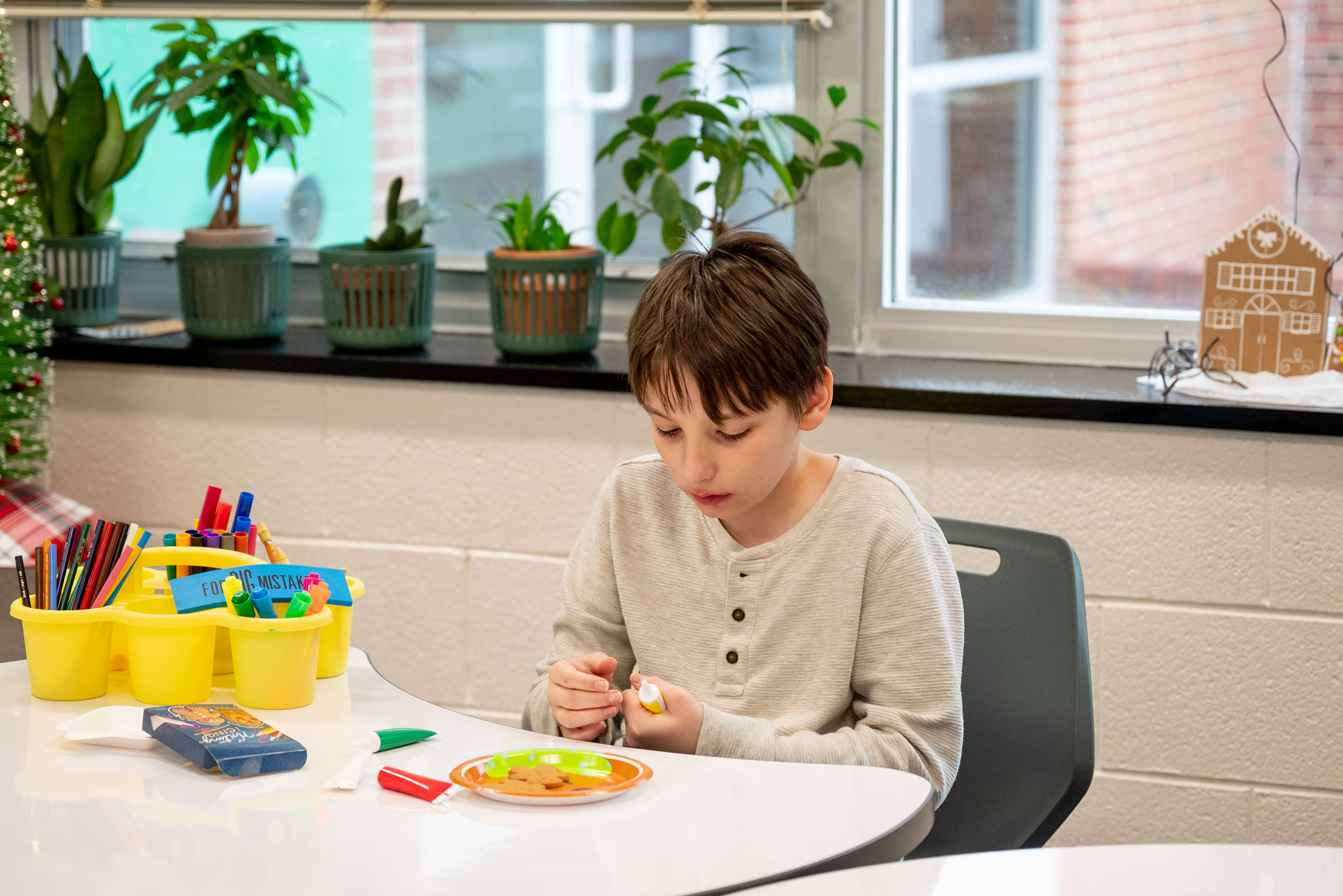 Decorating Gingerbread Men